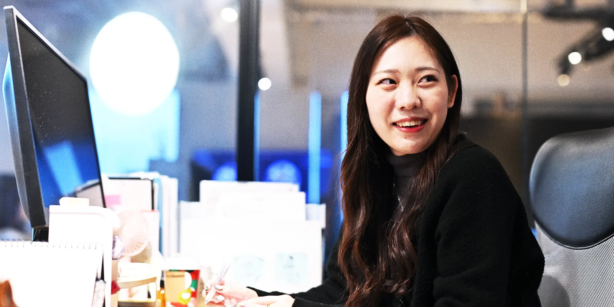 オフィスで働く女性