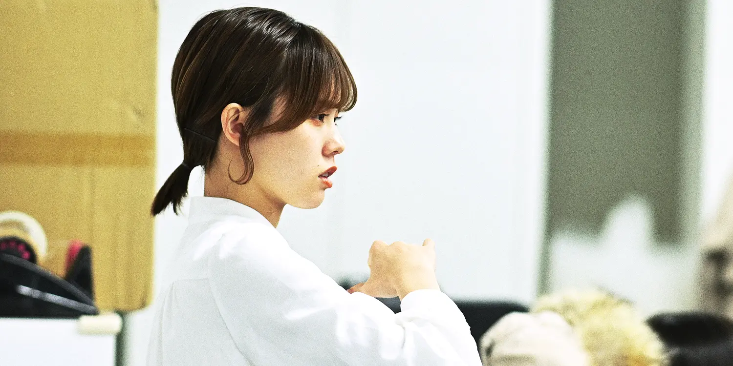 オフィスで働く女性