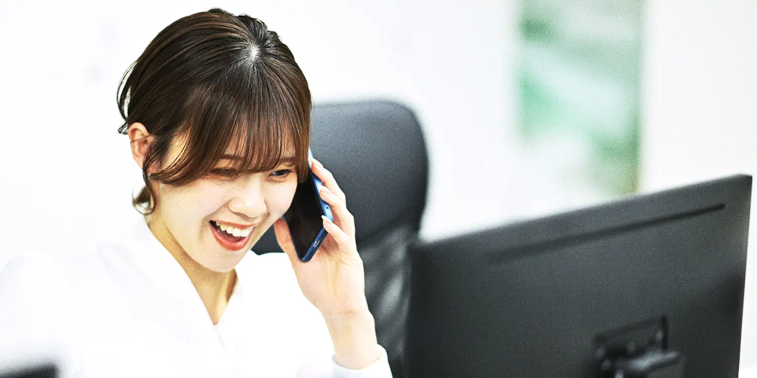 オフィスで働く女性