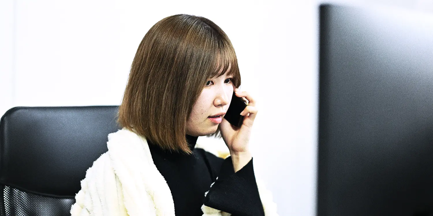 オフィスで働く女性