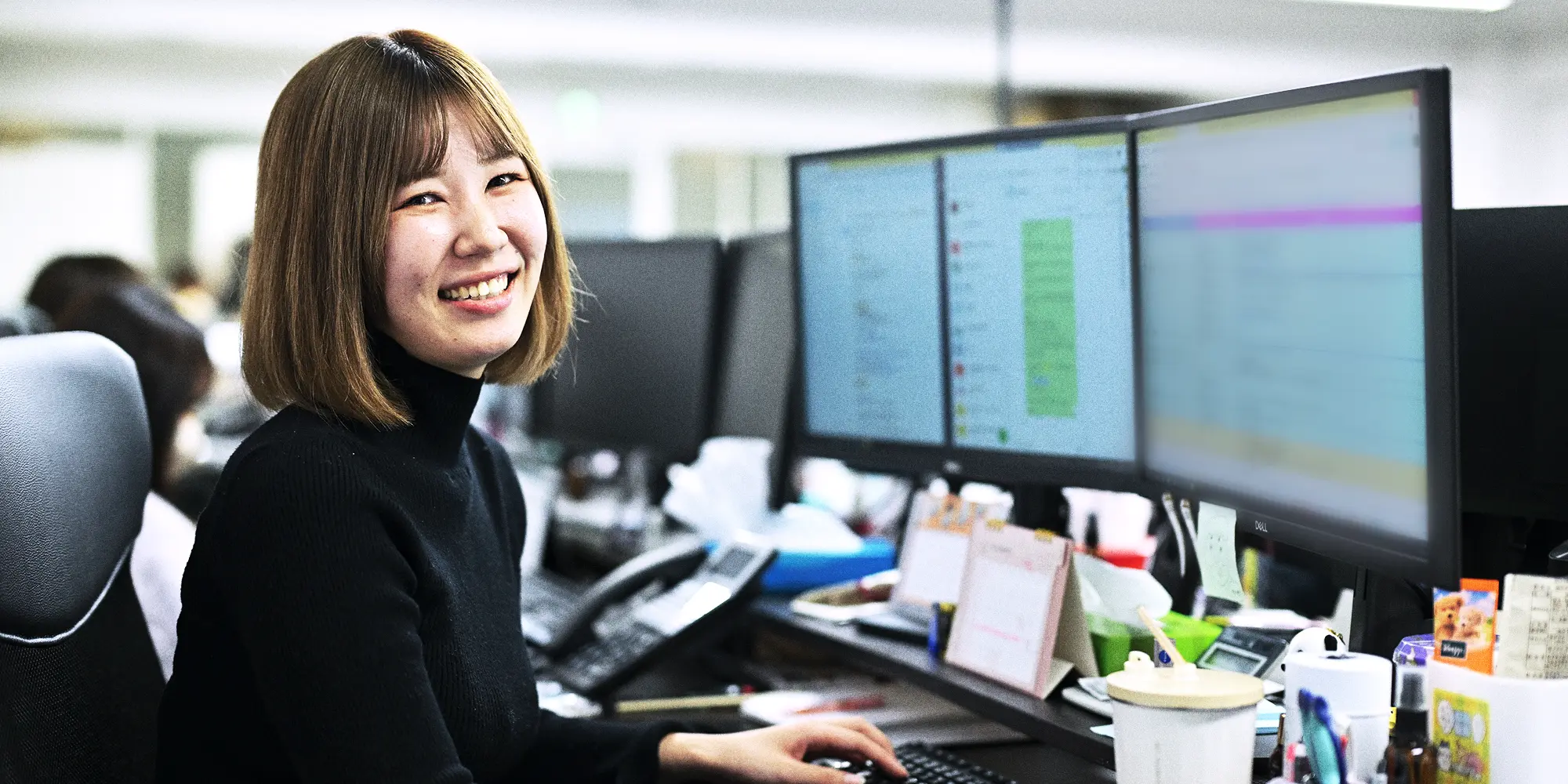 オフィスで働く女性